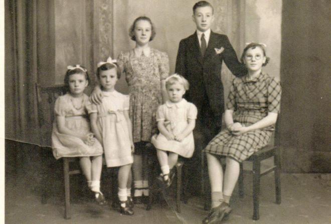 Margaret, Elizabeth, May, Sandra (front) David and Catherine Ramsay, c. 1941-42. Photo: Ramsay family archive.
