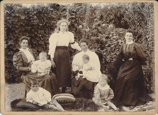 Far left, Jessie Harris, middle seated, May Lord. Other's unknown. Image courtesy of Belinda Lansley. 